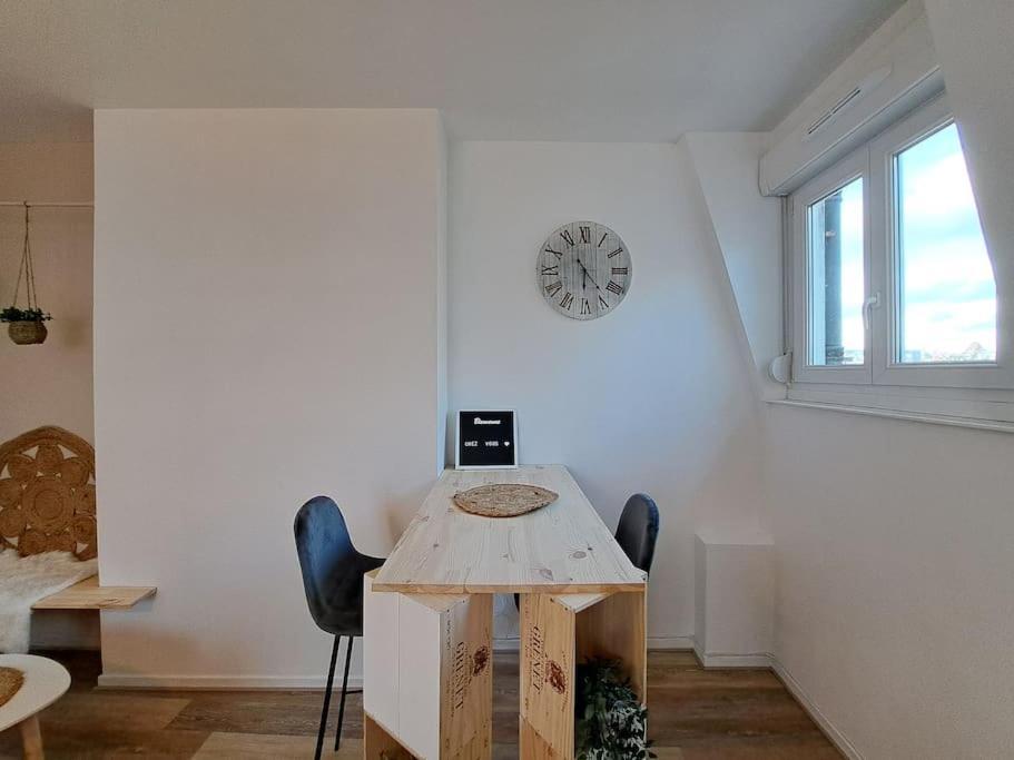 Ferienwohnung Faro, Vue Sur La Cathedrale Reims Exterior foto