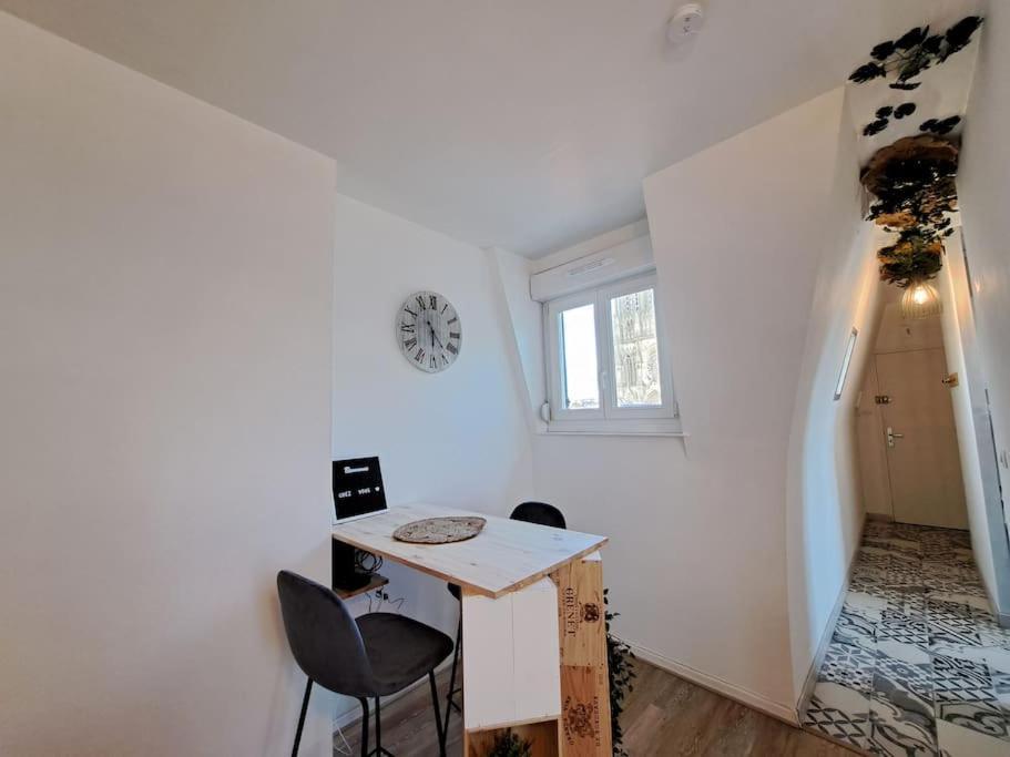 Ferienwohnung Faro, Vue Sur La Cathedrale Reims Exterior foto